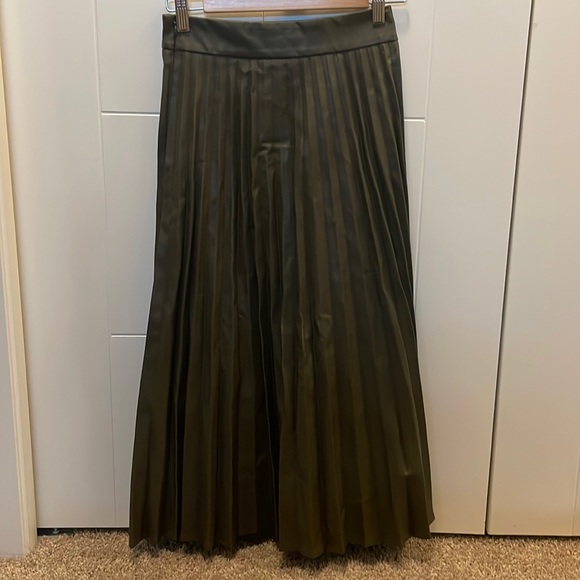 Brand new faux leather skirt in olive - Picture 1 of 5